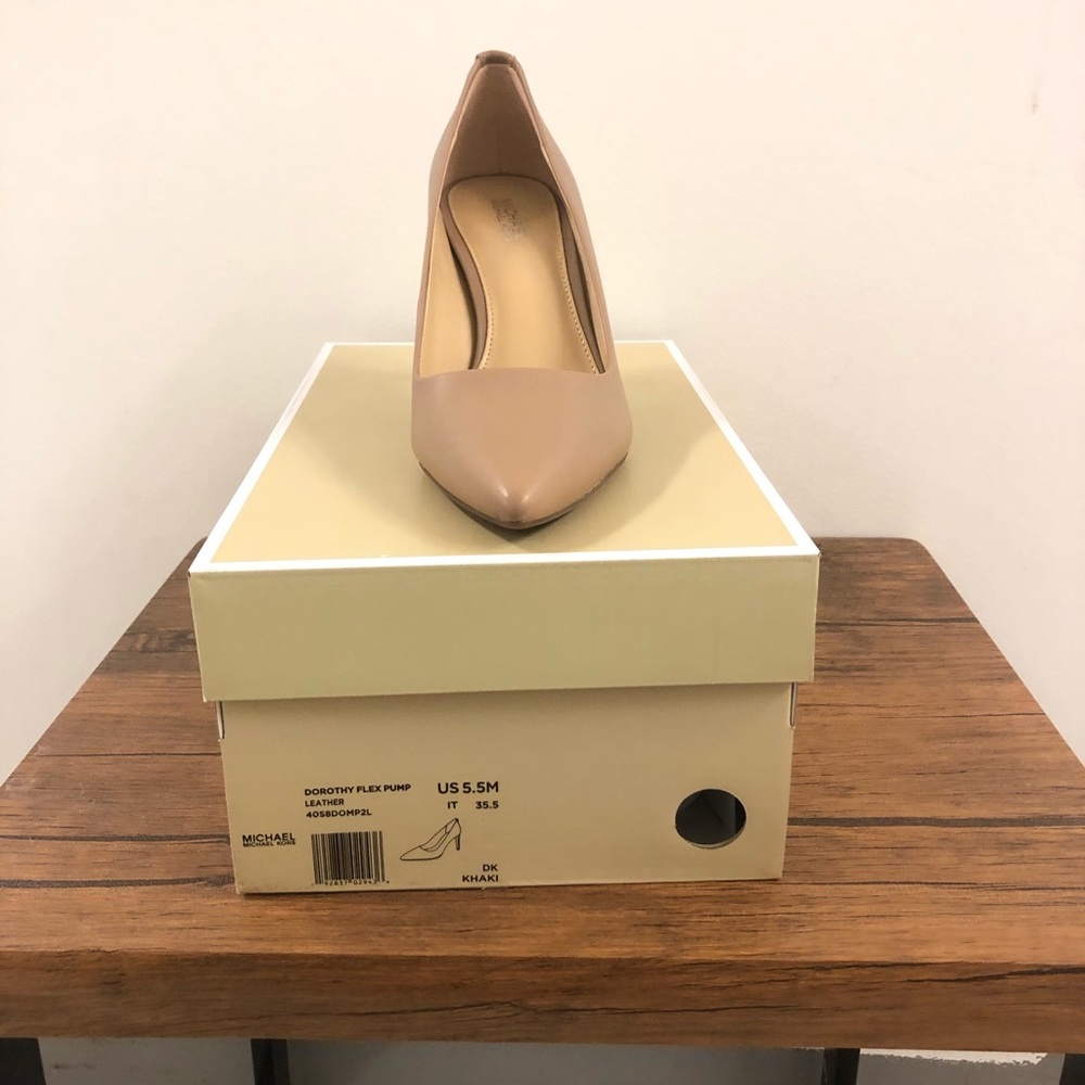 NEW AUTHENTIC WOMENS MICHAEL KORS HEELS